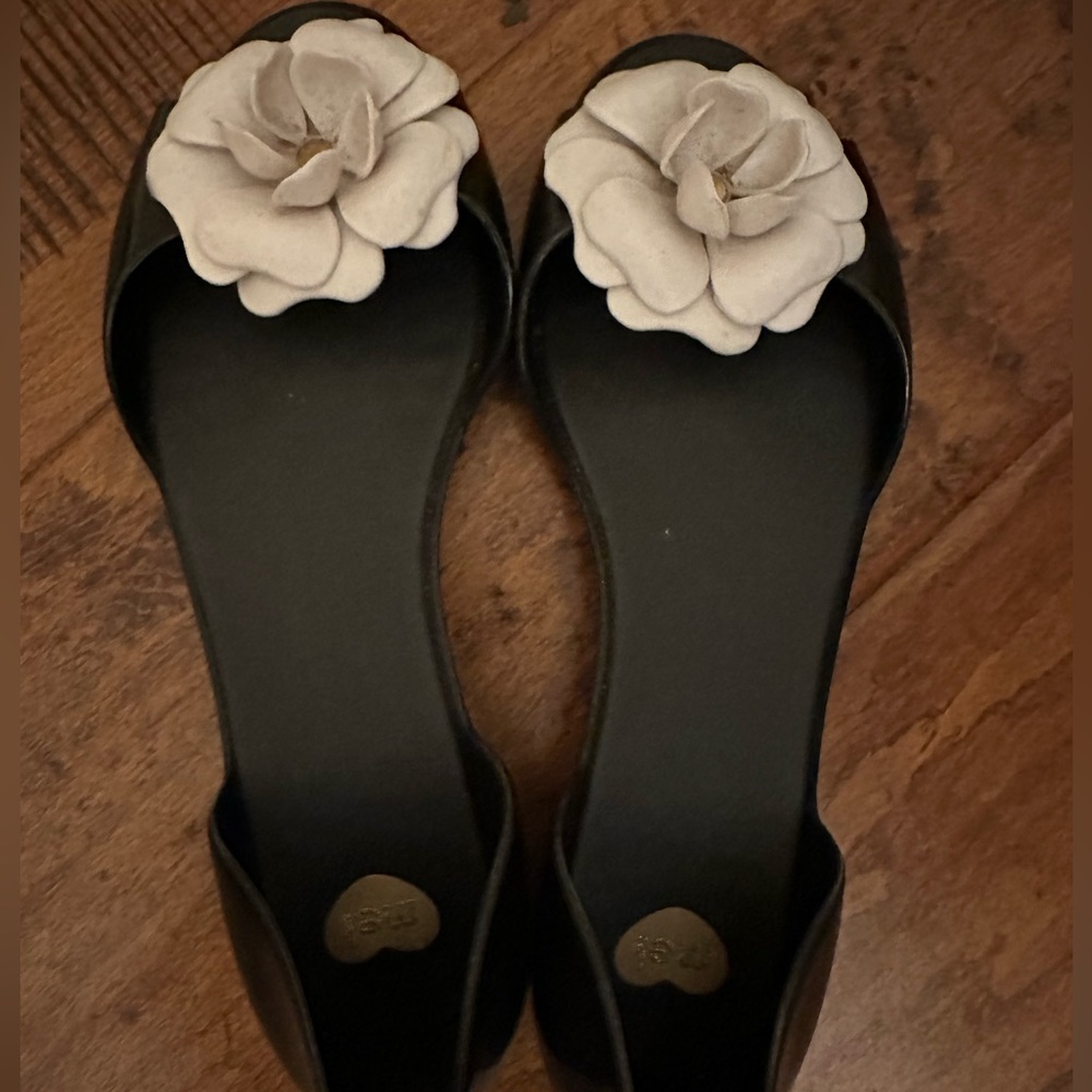 Mel black flower accent jelly shoes